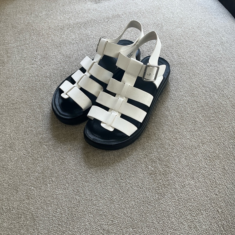 ❤️‍🔥 3 for $30 (bundle) Soda Sandals Size 8